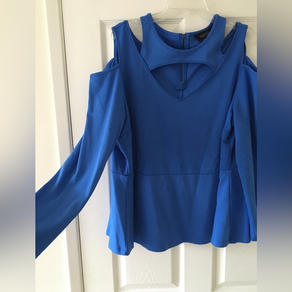 Sz 3X peplum cold shoulder top - Picture 2 of 3